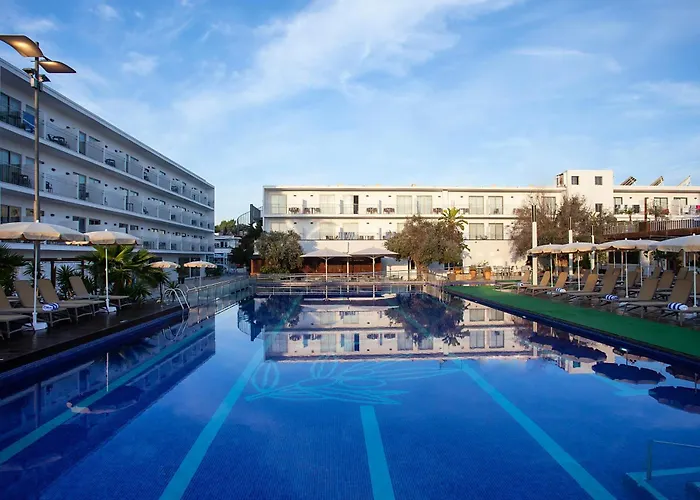 Hotel vicino a Cala Agulla