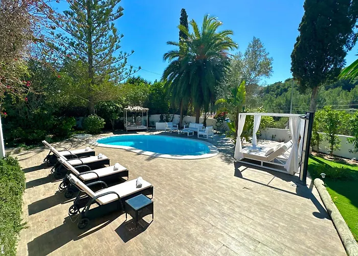 Stylish Ibiza Villa Near Beaches Private Pool & Lush Garden Cala Llonga 