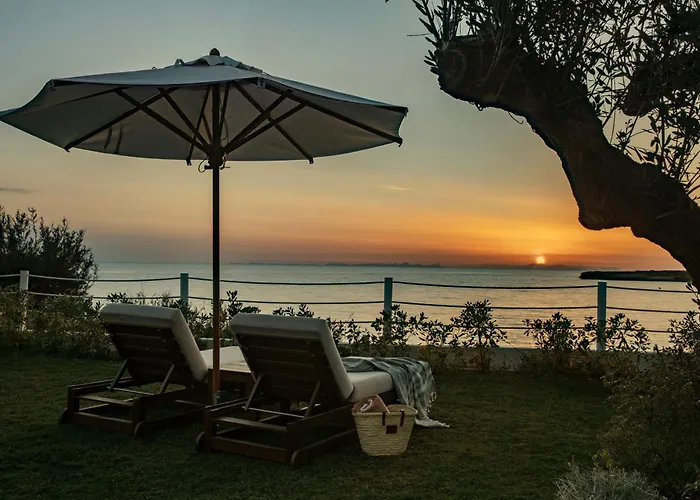 Santo Tomas hotels near Cala Escorxada