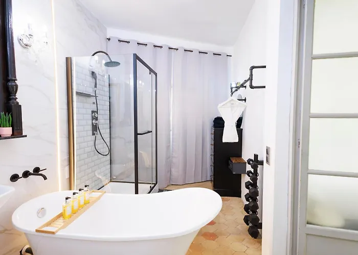 Dog Admiral - Urban Guest House Palma