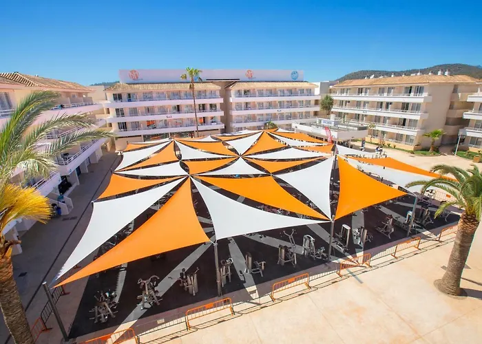 Magaluf (Mallorca) hotels near The Stage